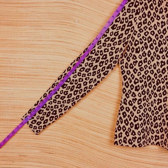Theory Leopard Animal Print Glossed V-Neck Button Down Cardigan Tan/Black Size L - Picture 13 of 13